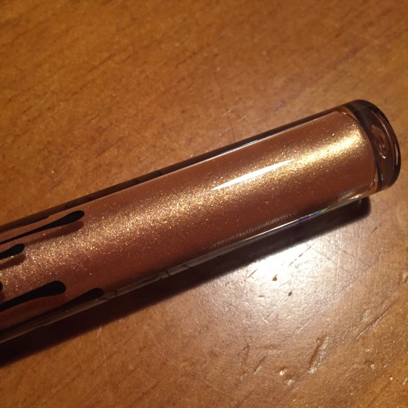 Kylie Jenner Gloss Poppin’ 💋 - Picture 6 of 11